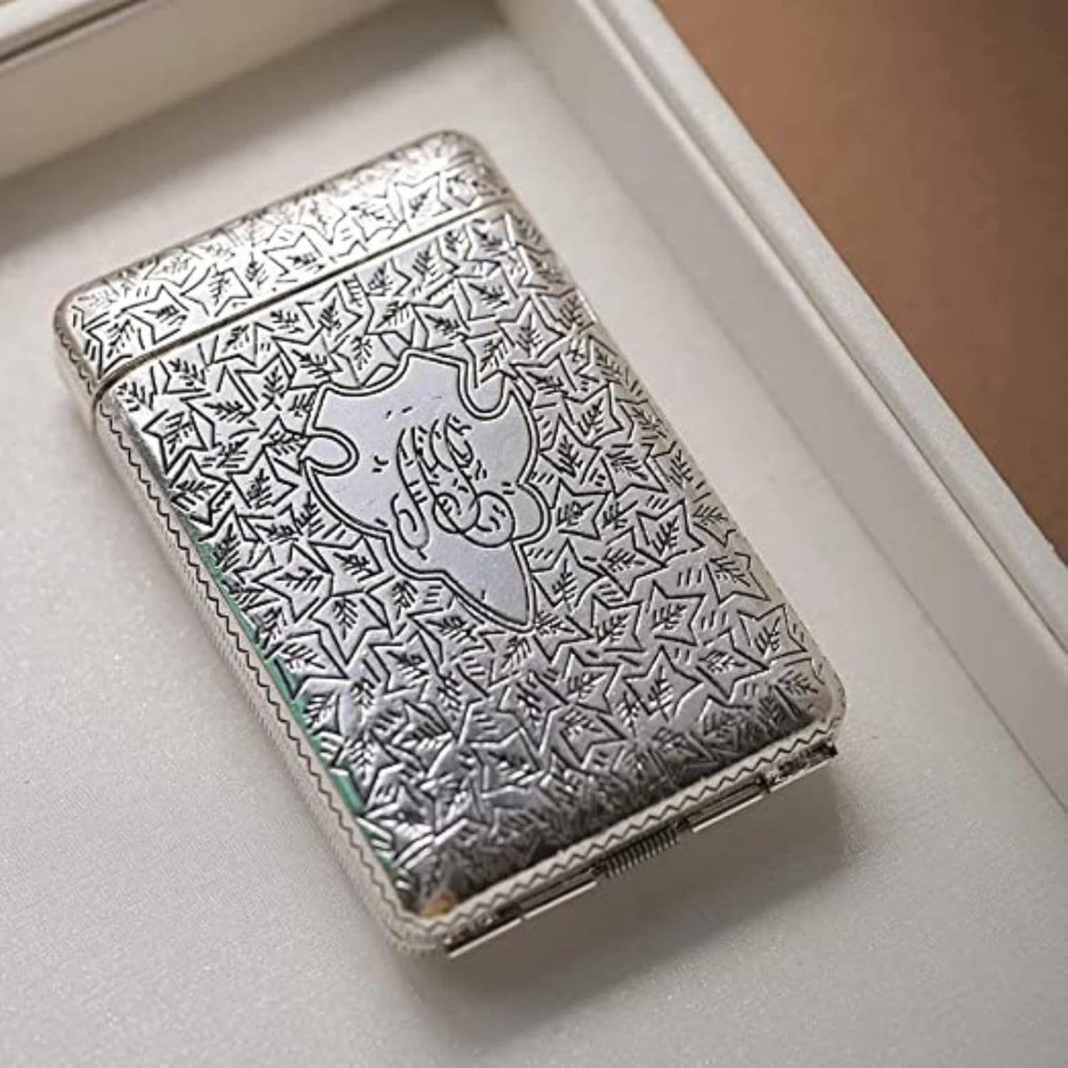 Retro Metal Cigarette Case Silver, 16 Cigarettes