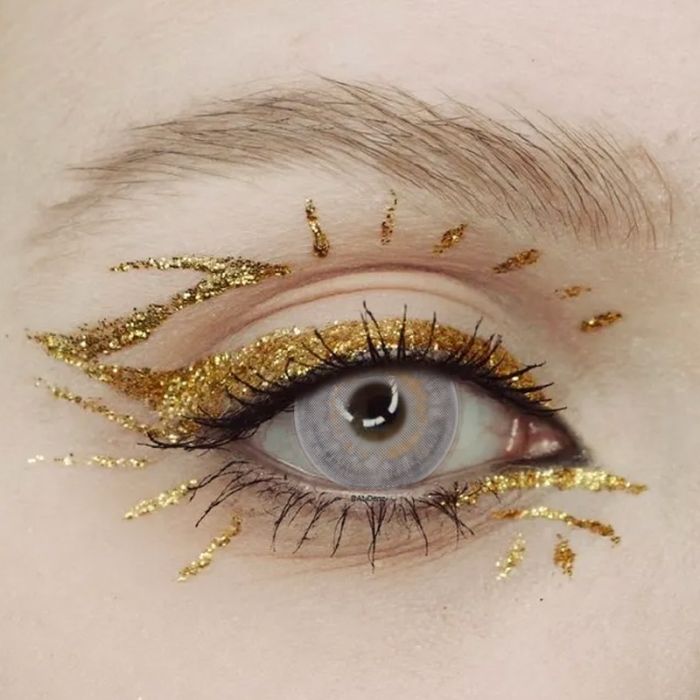 Marie Antoinette eye Contact lens